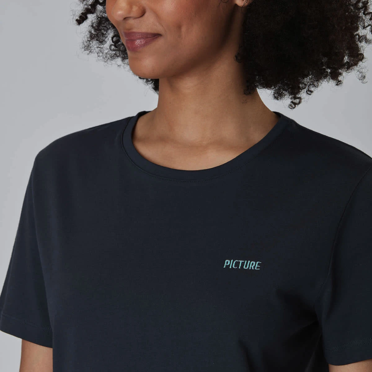 PICTURE KEY TEE W DARK BLUE 23 5 PICTURE KEY TEE W DARK BLUE 23 – Image 5