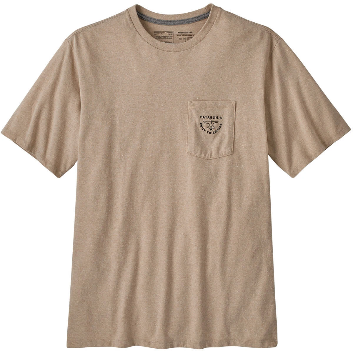 PATAGONIA M'S FORGE MARK CREST POCKET RESPONSIBILI- TEE OAR TAN 23 1 PATAGONIA M'S FORGE MARK CREST POCKET RESPONSIBILI- TEE OAR TAN 23