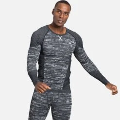 ODLO BLACKCOMB ECO BL TOP CREW NECK L/S BLACK SPACE DYE 23 7 ODLO BLACKCOMB ECO BL TOP CREW NECK L/S BLACK SPACE DYE 23 -Vêtements De Ski Boutique 9 95365 blackcomb eco bl top crew neck l s black space dye 188562 60223 04