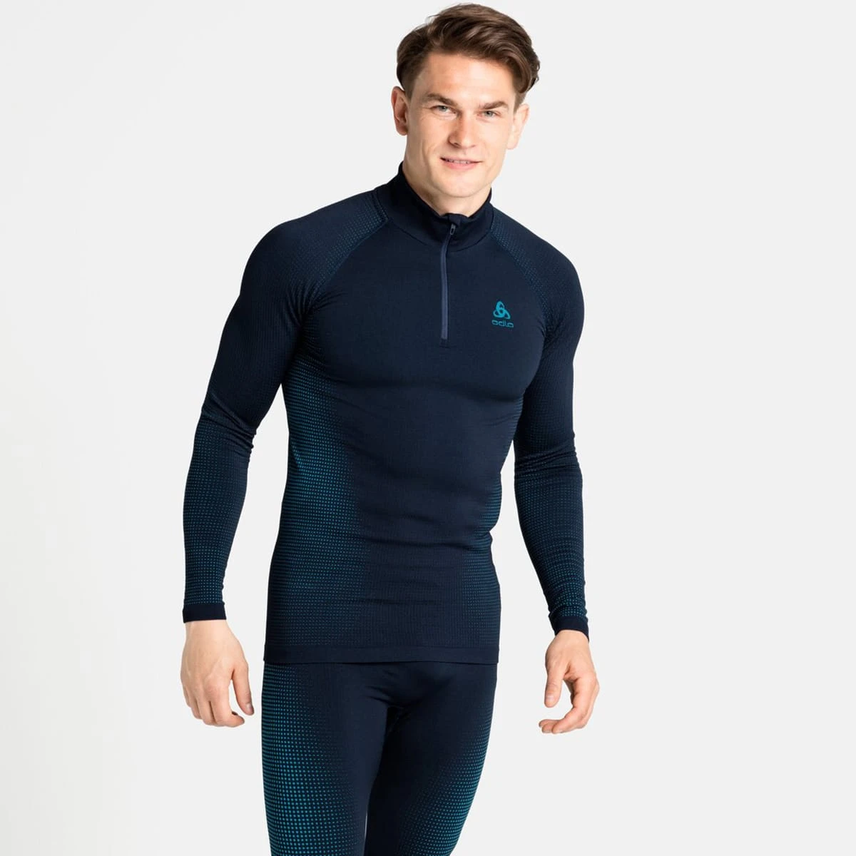 ODLO PERFORMANCE WARM ECO BL TOP TURTLE NECK L/S HALF ZIP DARK SAPPHIRE-STUNNING BLUE 22 3 ODLO PERFORMANCE WARM ECO BL TOP TURTLE NECK L/S HALF ZIP DARK SAPPHIRE-STUNNING BLUE 22 – Image 3